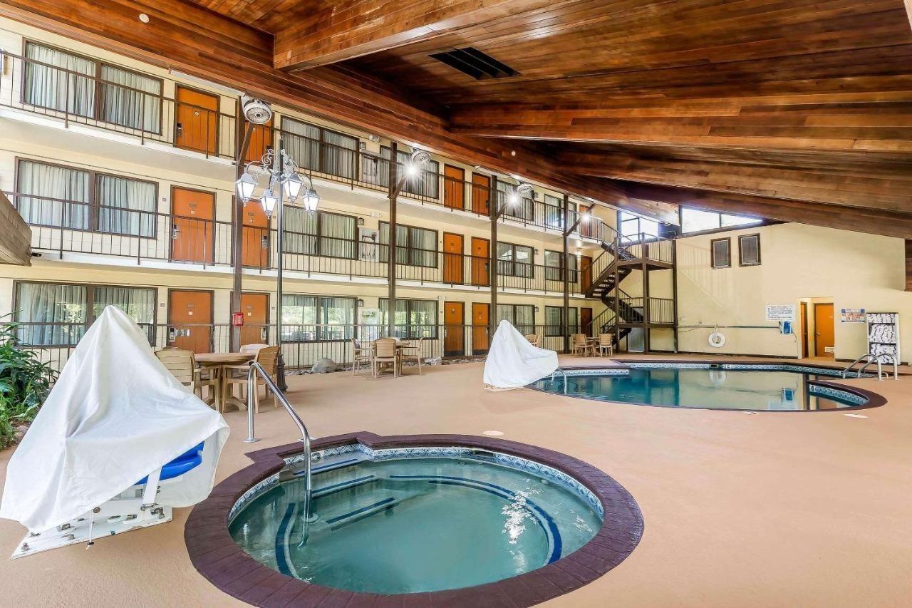 Quality Inn & Suites Sevierville - Pigeon Forge Exterior photo